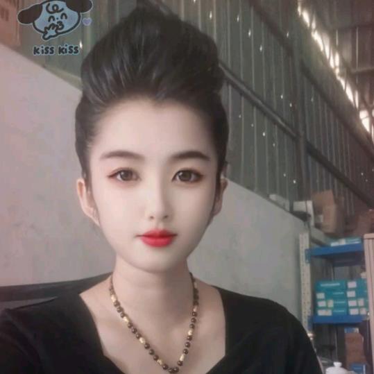 有个傻瓜在想你