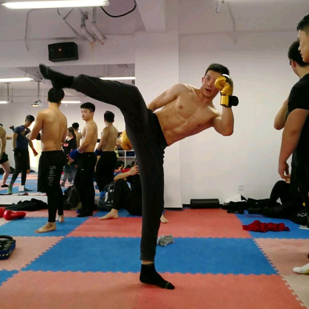 撸铁的老曹