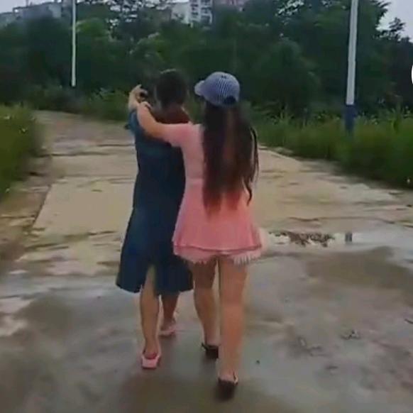 杨明英