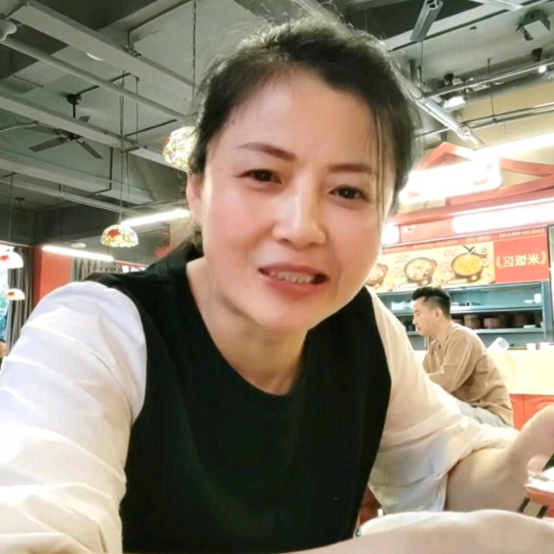 伶俐的红姐