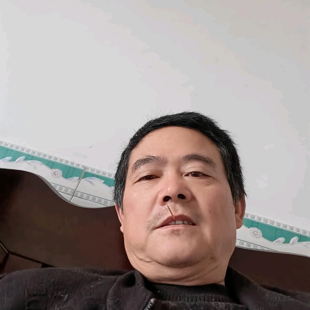军嗲
