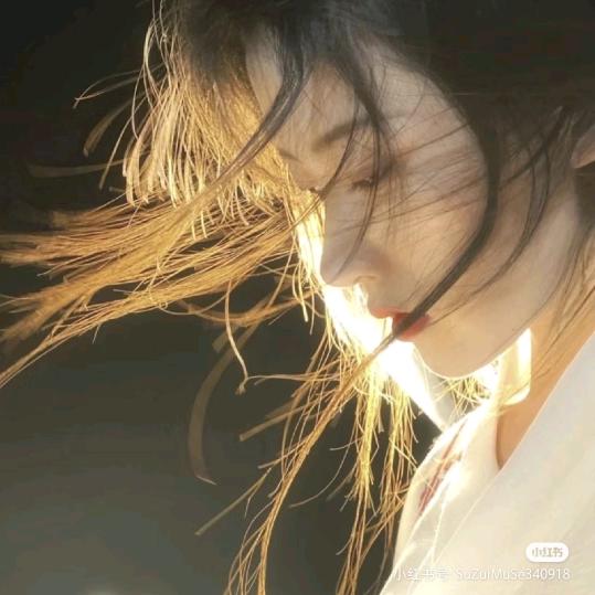 淡然一笑