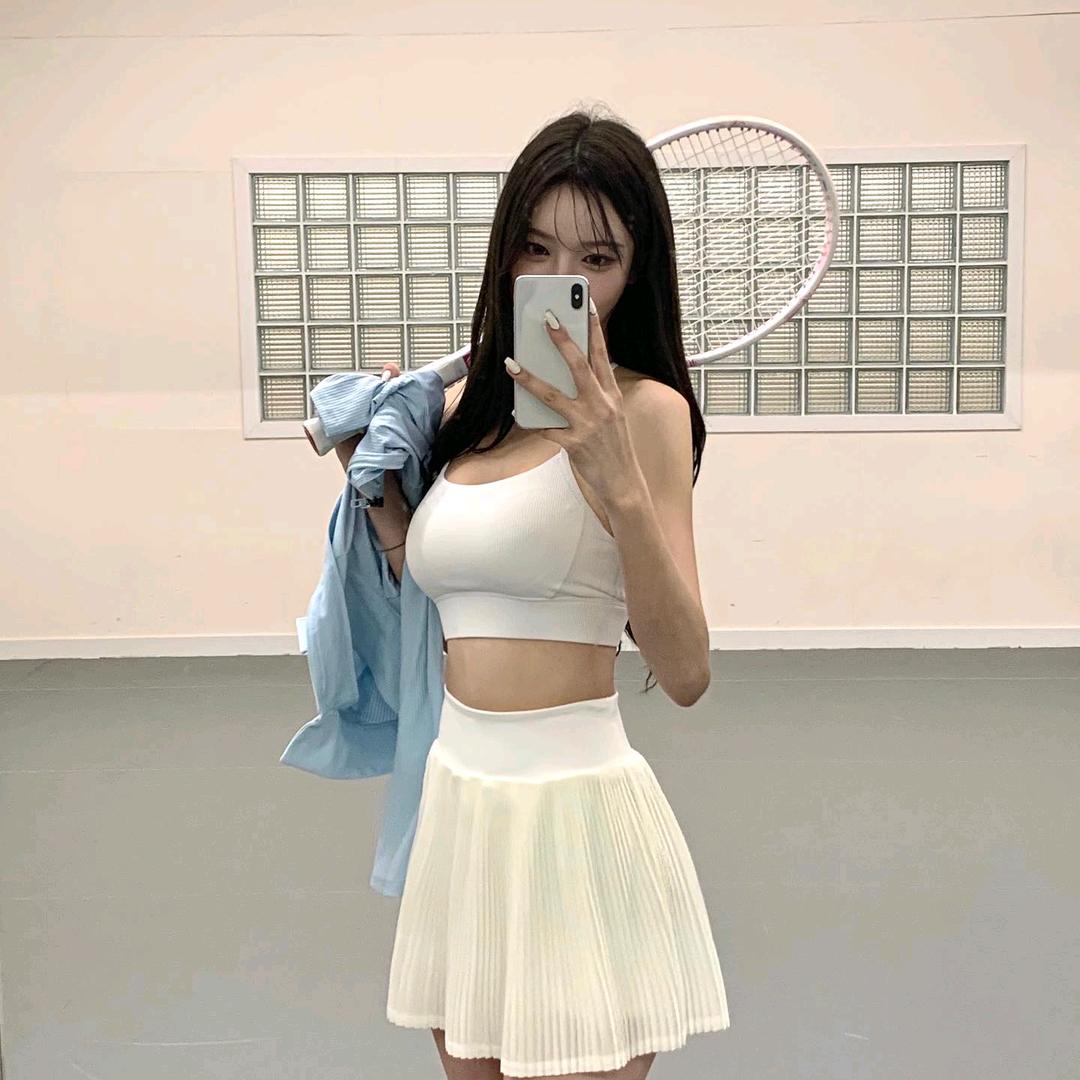 娜娜爱吃饭