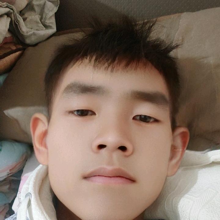 何人一笑
