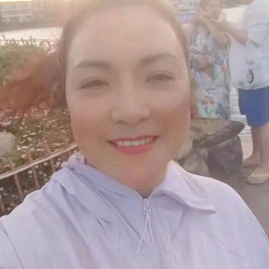 雯琪一人一车一狗流浪地球村