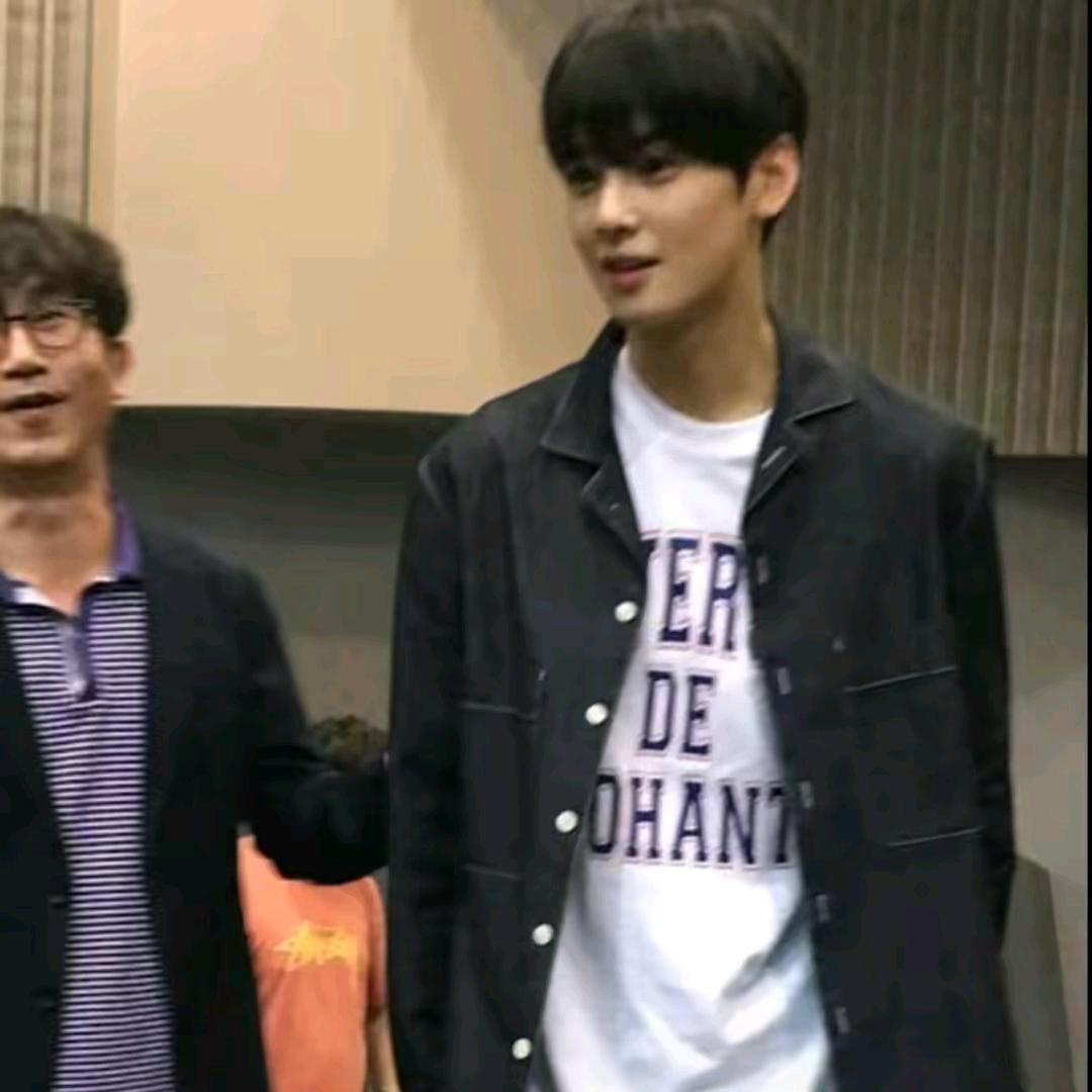 悲伤个屁巨潇洒狗子