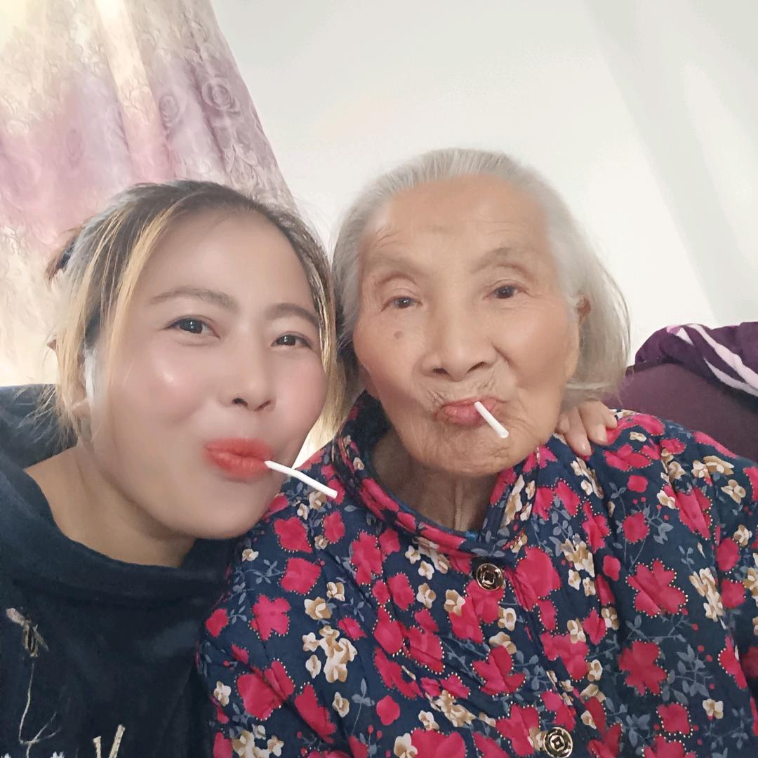 （杨）七妹回家陪老人