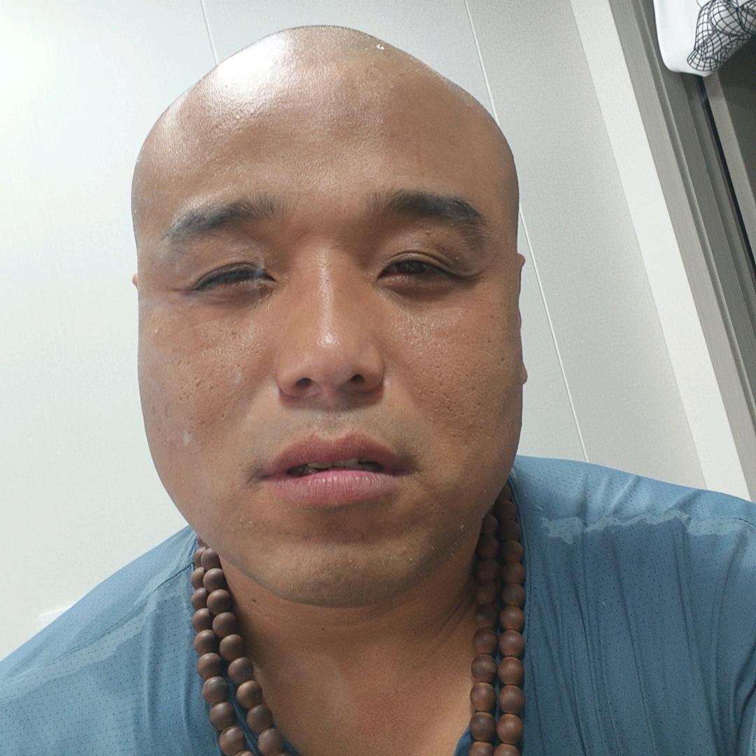 南梁庄村卡车司机