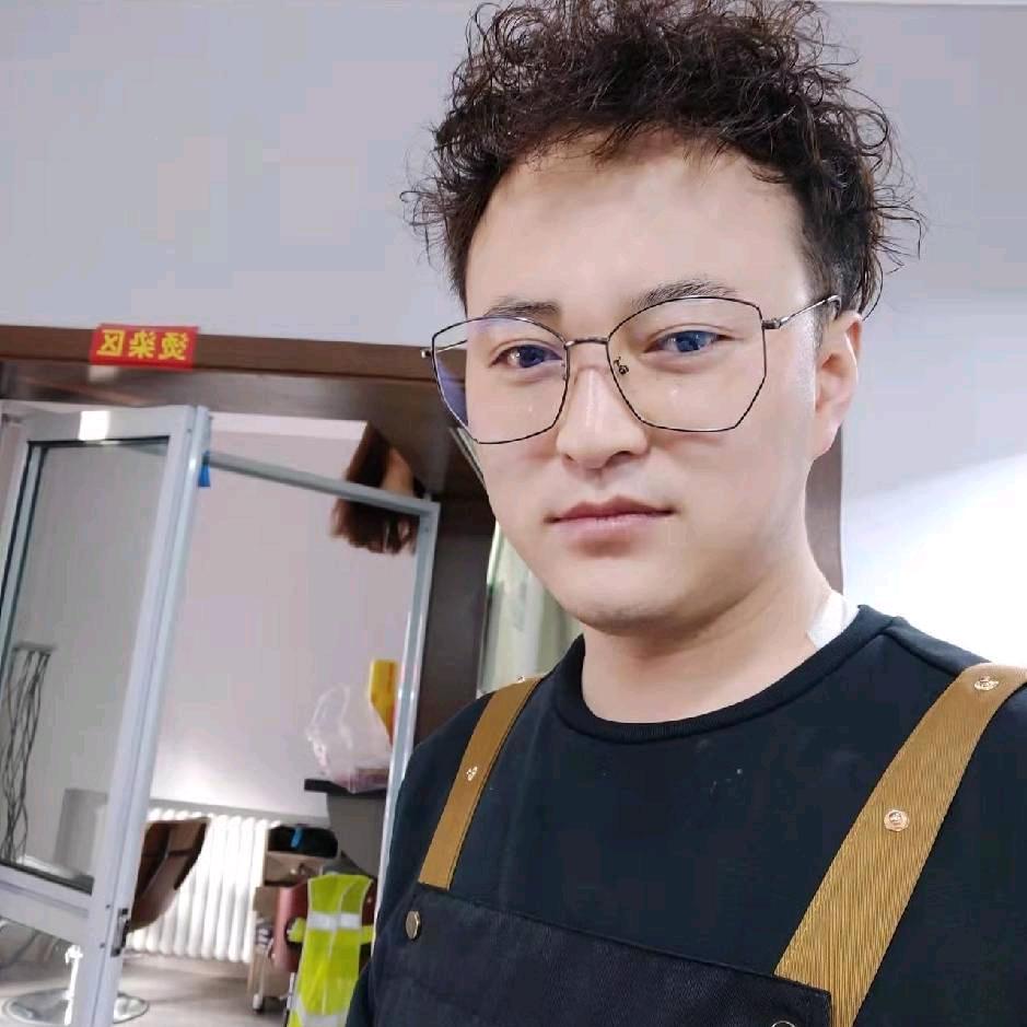 灵感沙龙店长阿斌