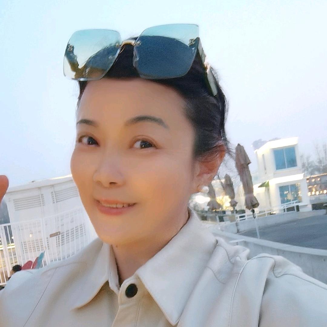 微笑的✨侧脸✨