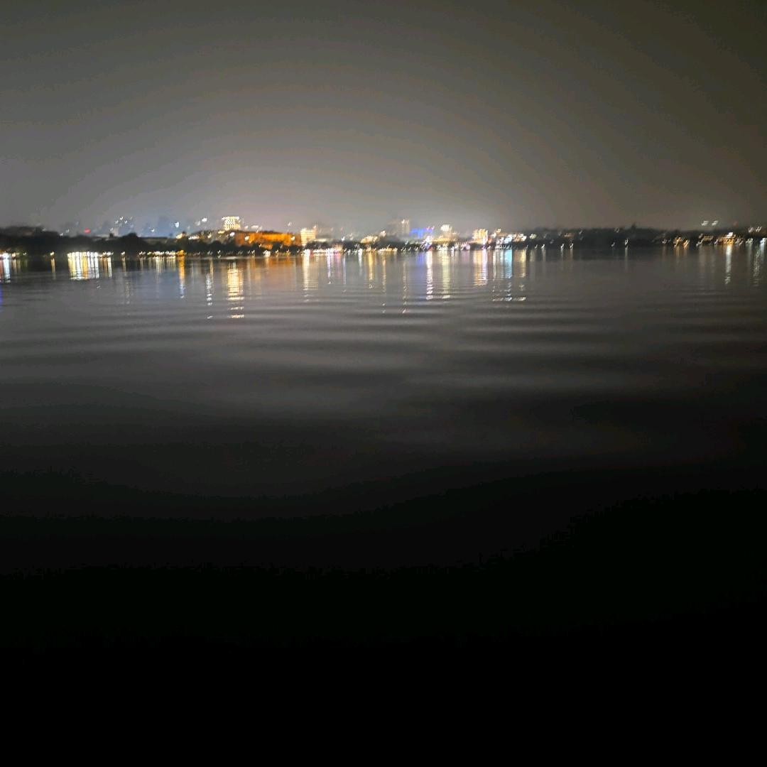 柒月。