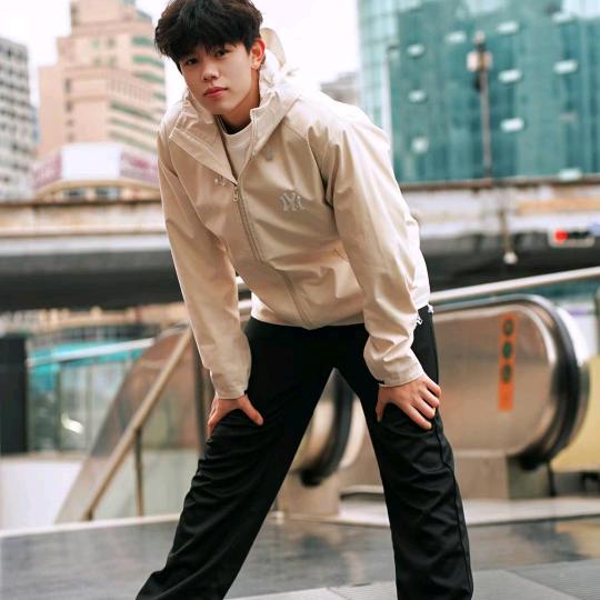 心里的苦又能对谁说呢？