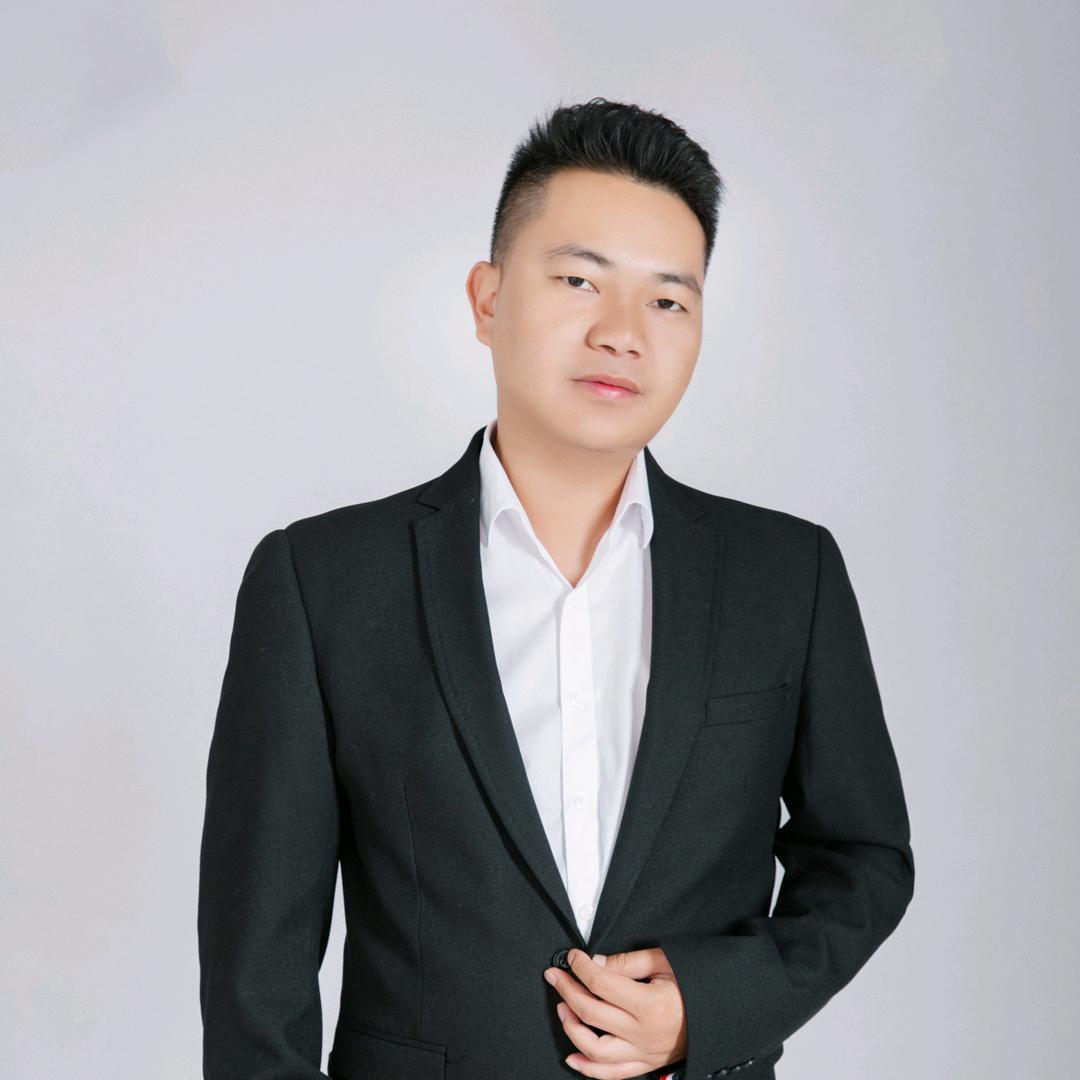 何明明