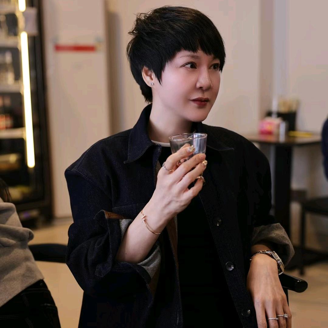 Maymay LUI（吕小姐）
