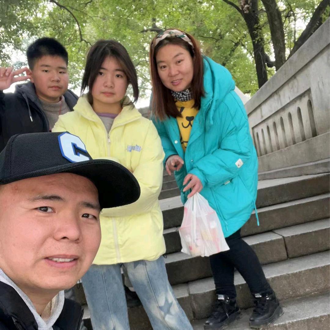 俩孩子她娘