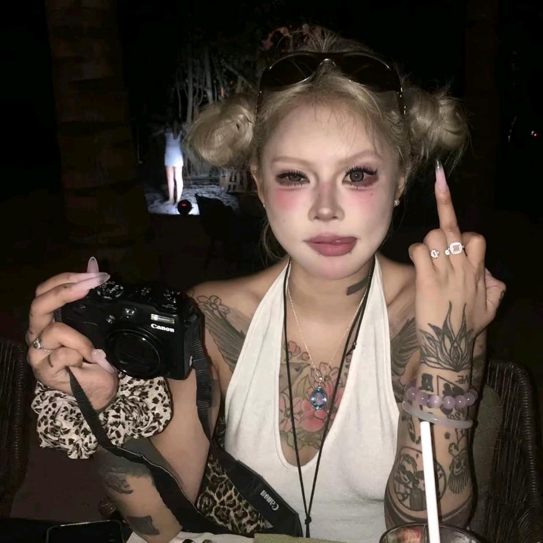 洁.
