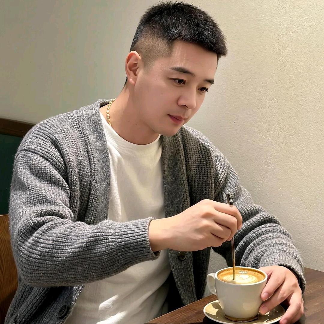 讨厌酒的味道，却爱上醉的感觉