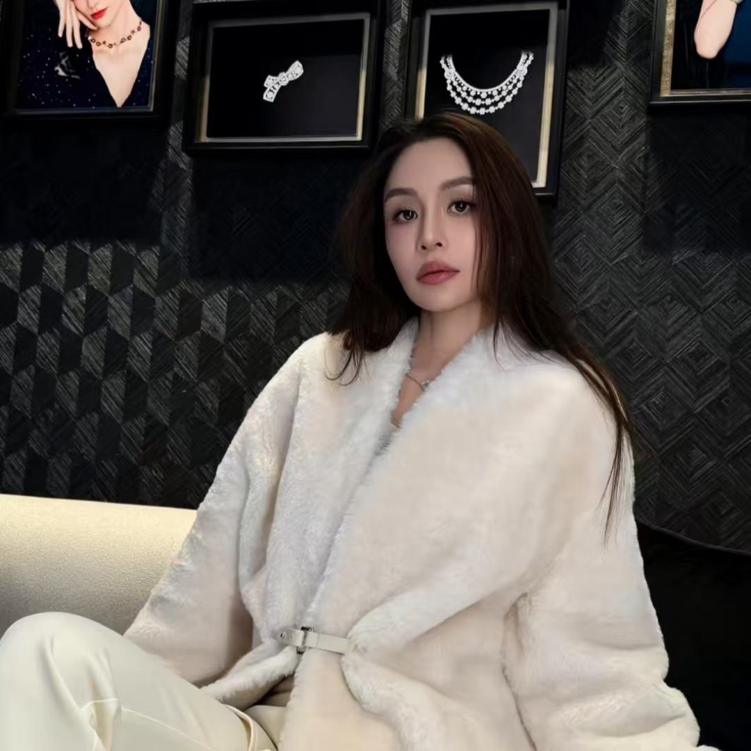 懒猫nono(直播穿搭)