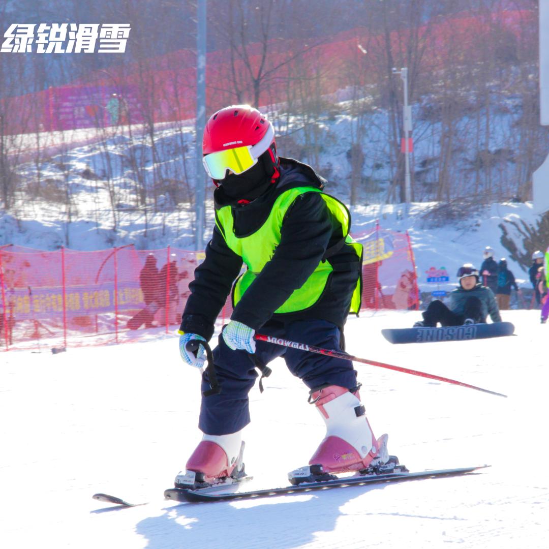 绿锐亲子滑雪营