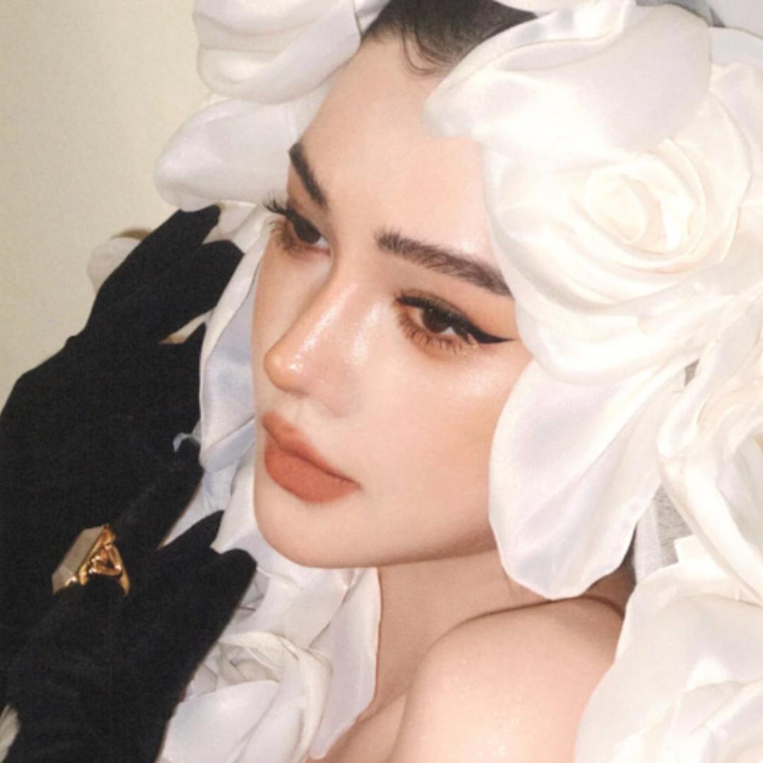 陆家嘴美妆女鹅