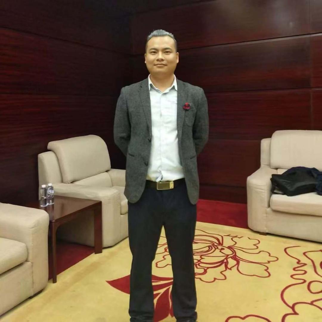 白发的大叔