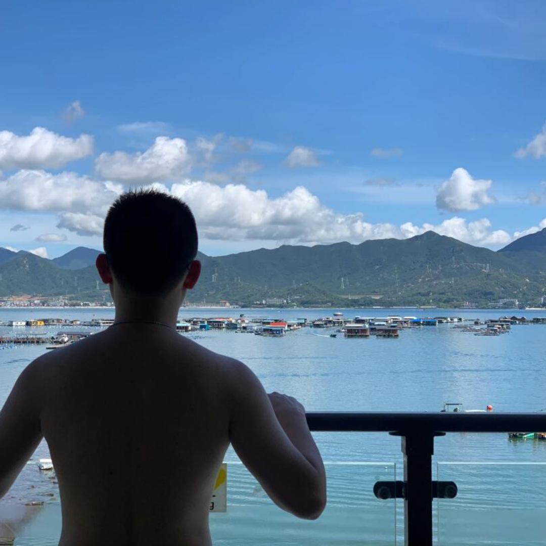 深情的八零后男人