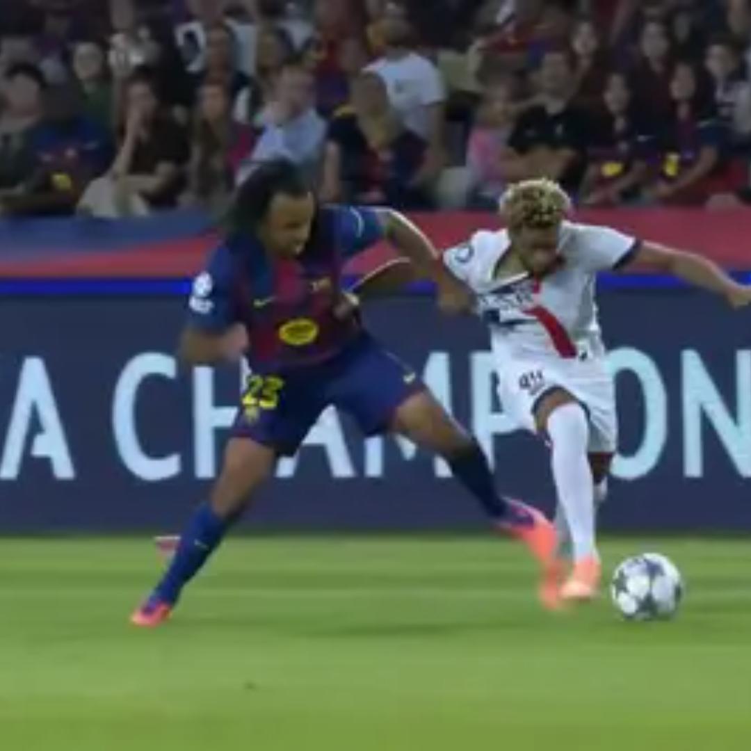 巴黎王子公园球场上的云