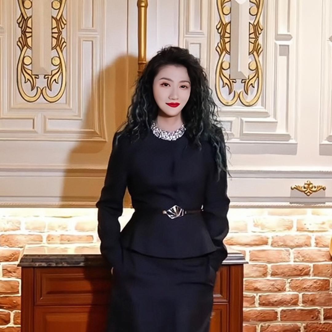 六丑优雅高端女装