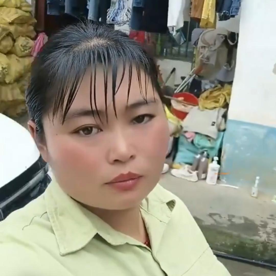 农村月华一个人