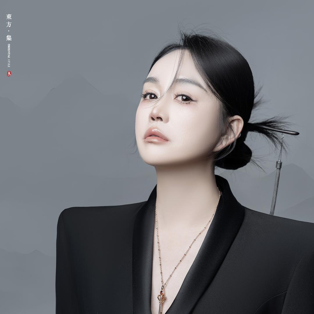 王霞美业创始人.王涵钰