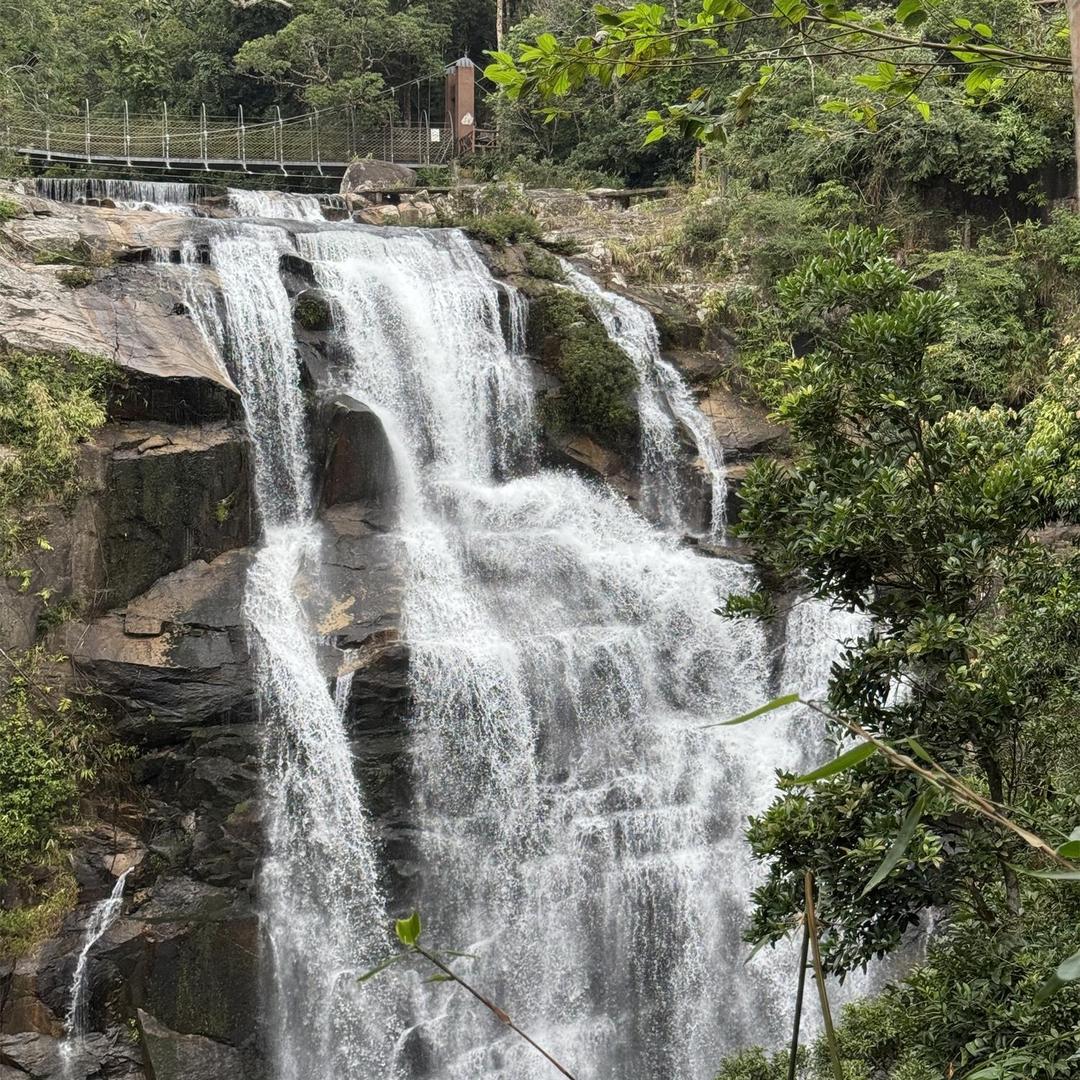 吊罗山枫果山瀑布