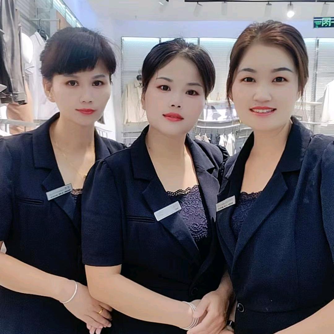 春天广场利郎男装