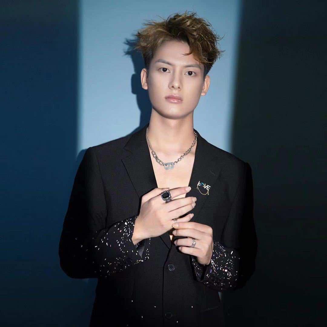 DGE'S万丝造型-颜辉