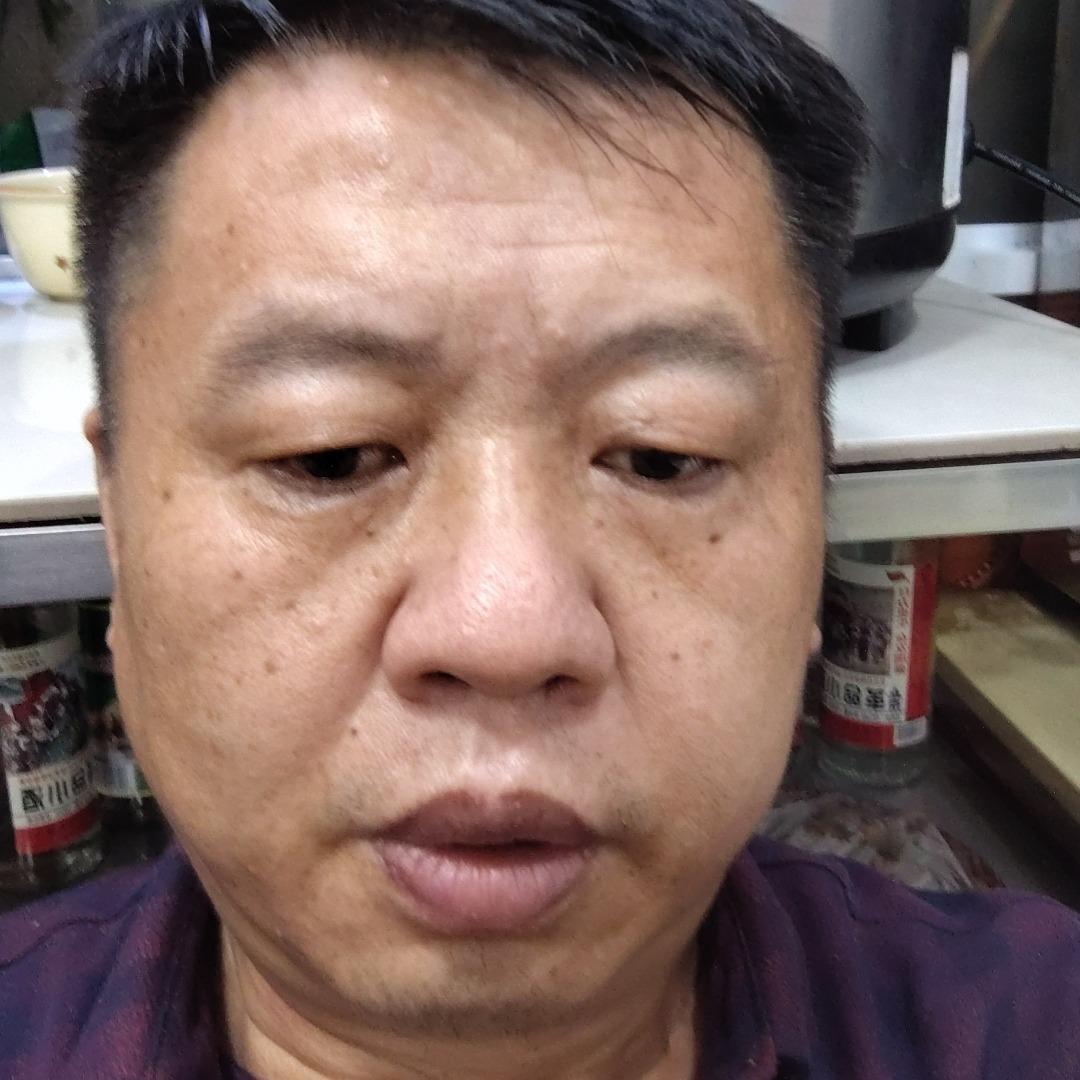 在南京做川味特色小吃的兵哥