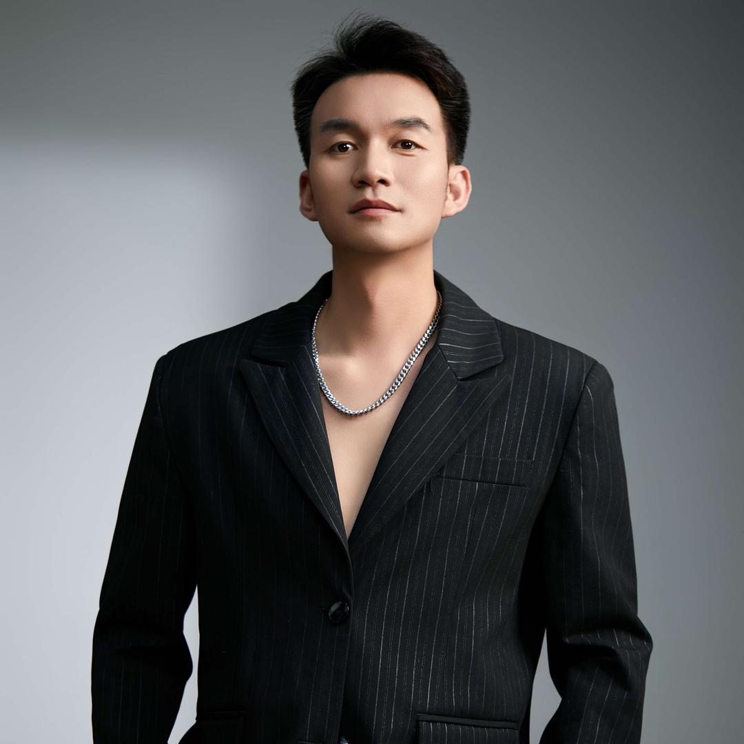 延安刘奇发型设计