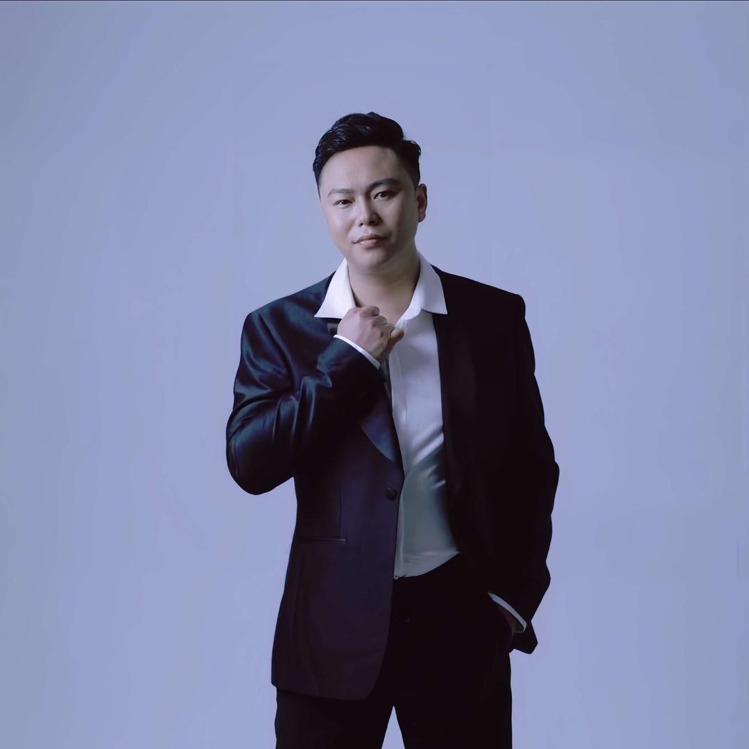 嵊州巴黎名剪烫染专家（邱哥）