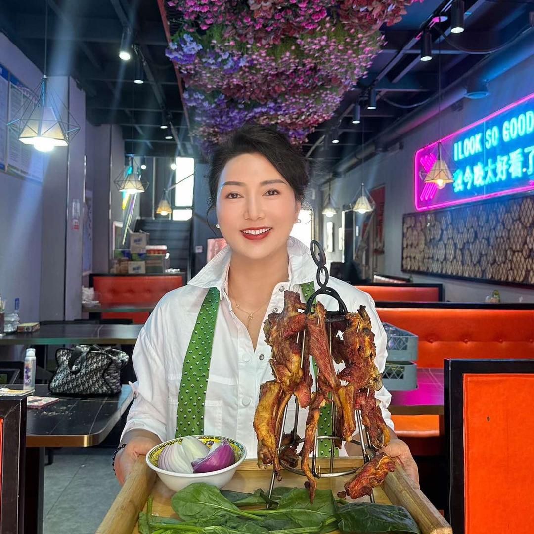 石河子烤长架子肉芳芳