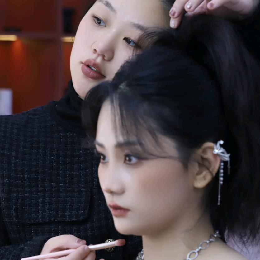 侯马市云初化妆工作室