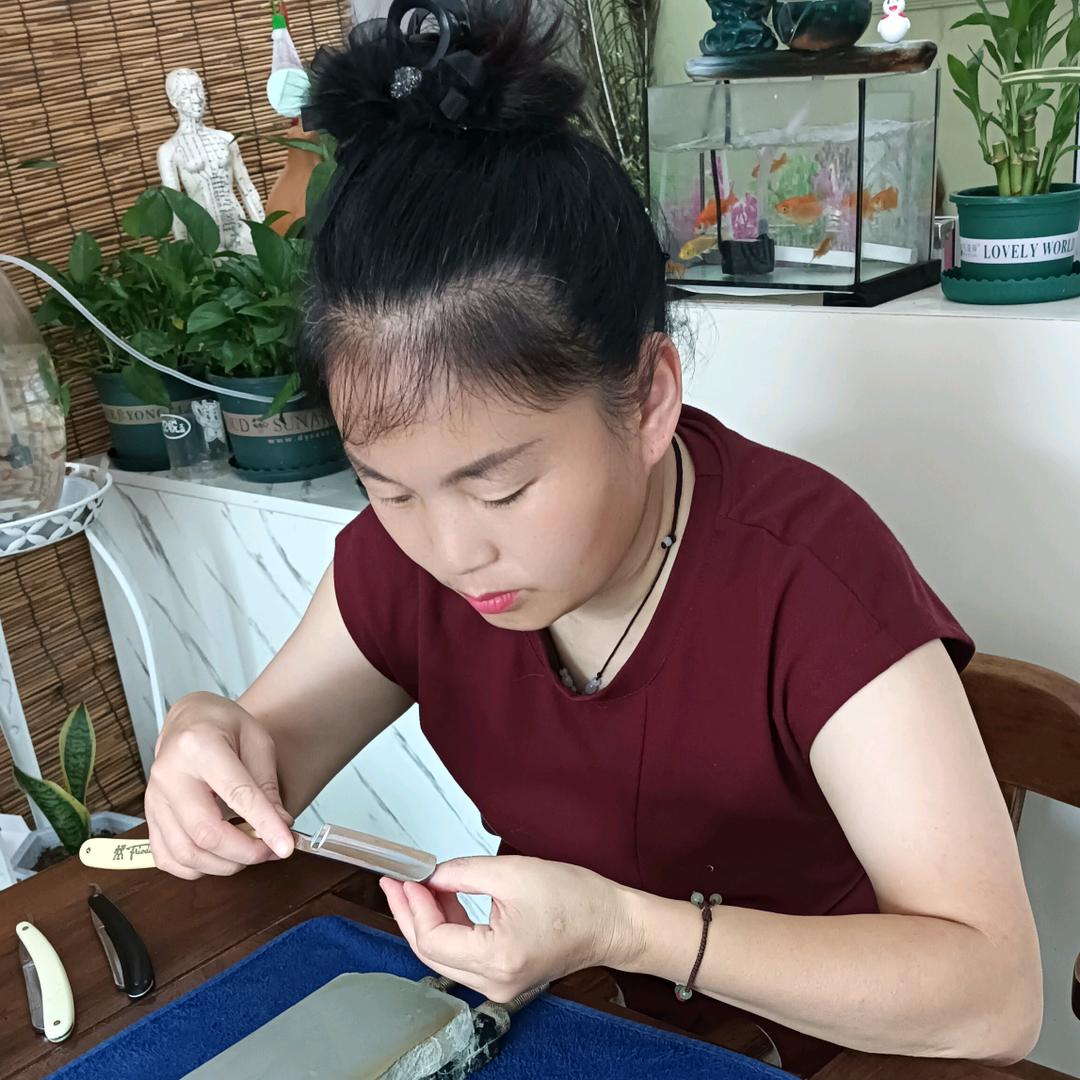 夏邑县耄耋老刀修面