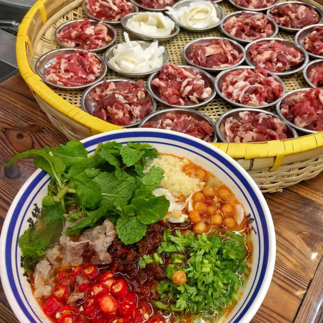 瑶萱生烫牛肉米线