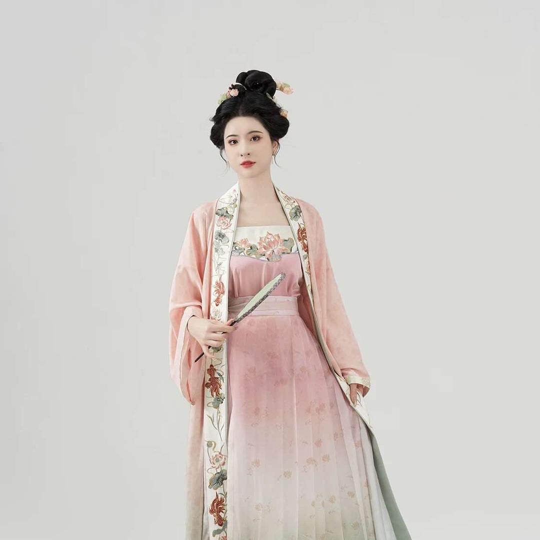 霓裳汉服馆（全场任选）