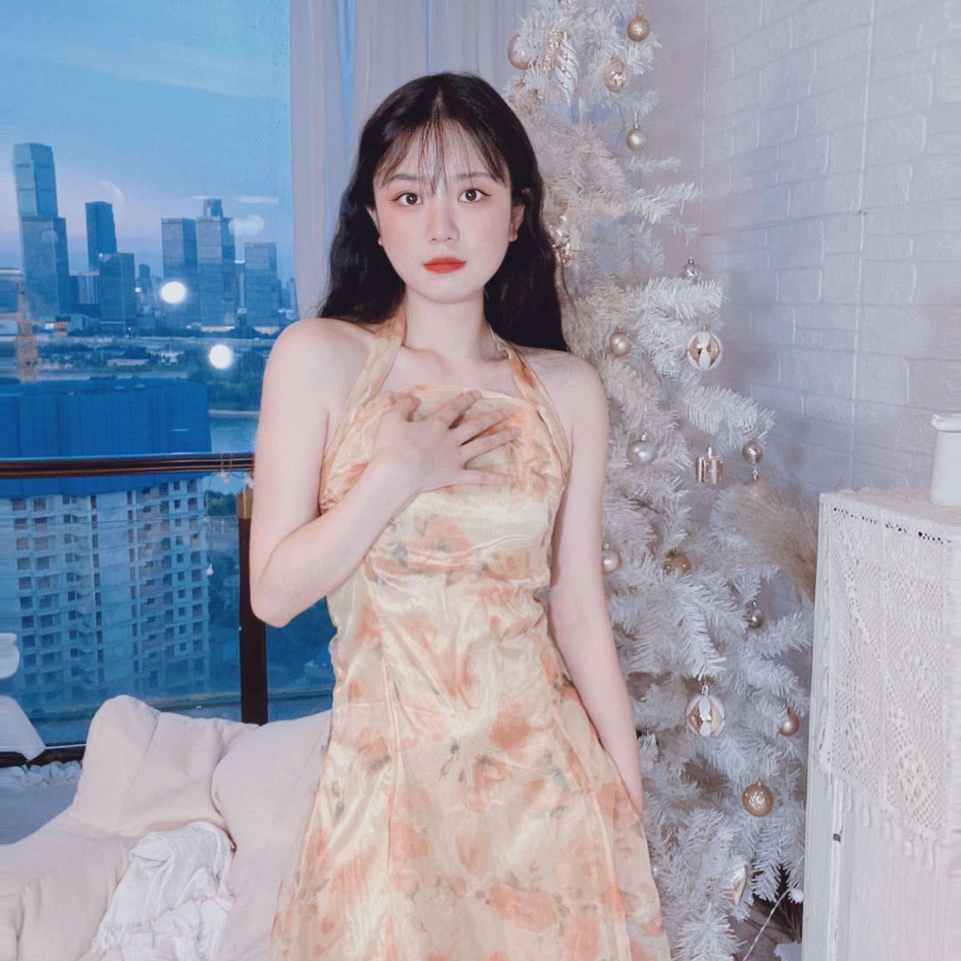春山里卤虾烤肉老板娘