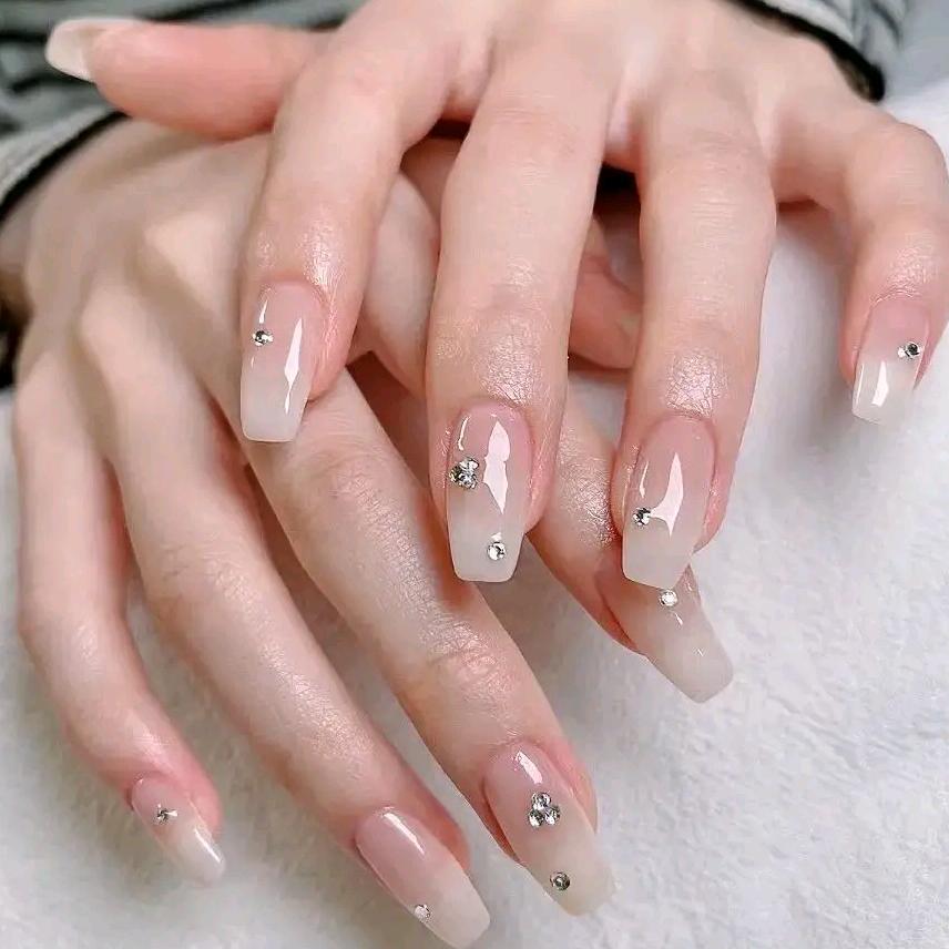红安玲利美甲美睫皮肤管理
