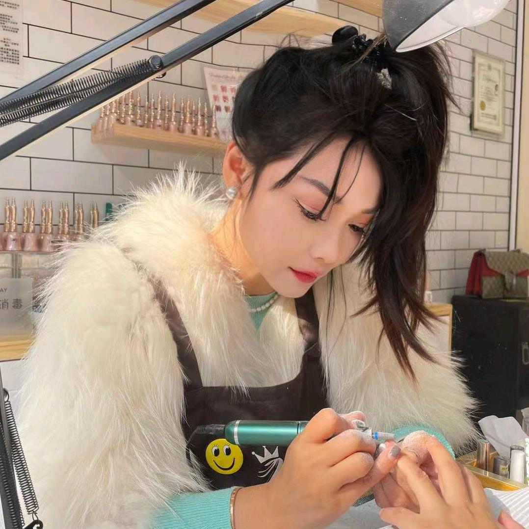 邓州做美甲的小唐
