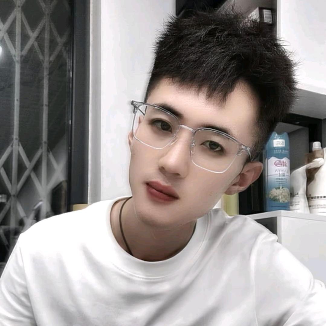 建平发型师李想