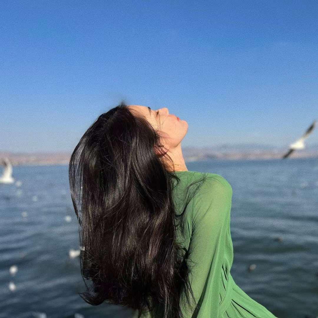 月亮酒窝女装