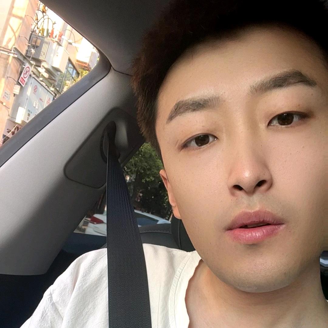 在简阳做破酥包的小陈(认准橙曾记)