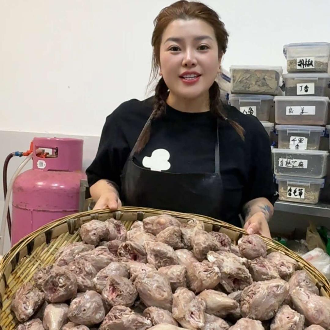 成都凤姐麻辣兔头