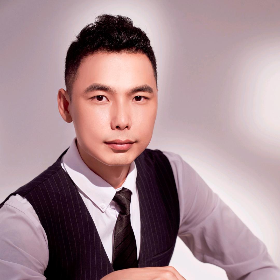 罗定摩登(灿哥)专注减龄.免打理发型
