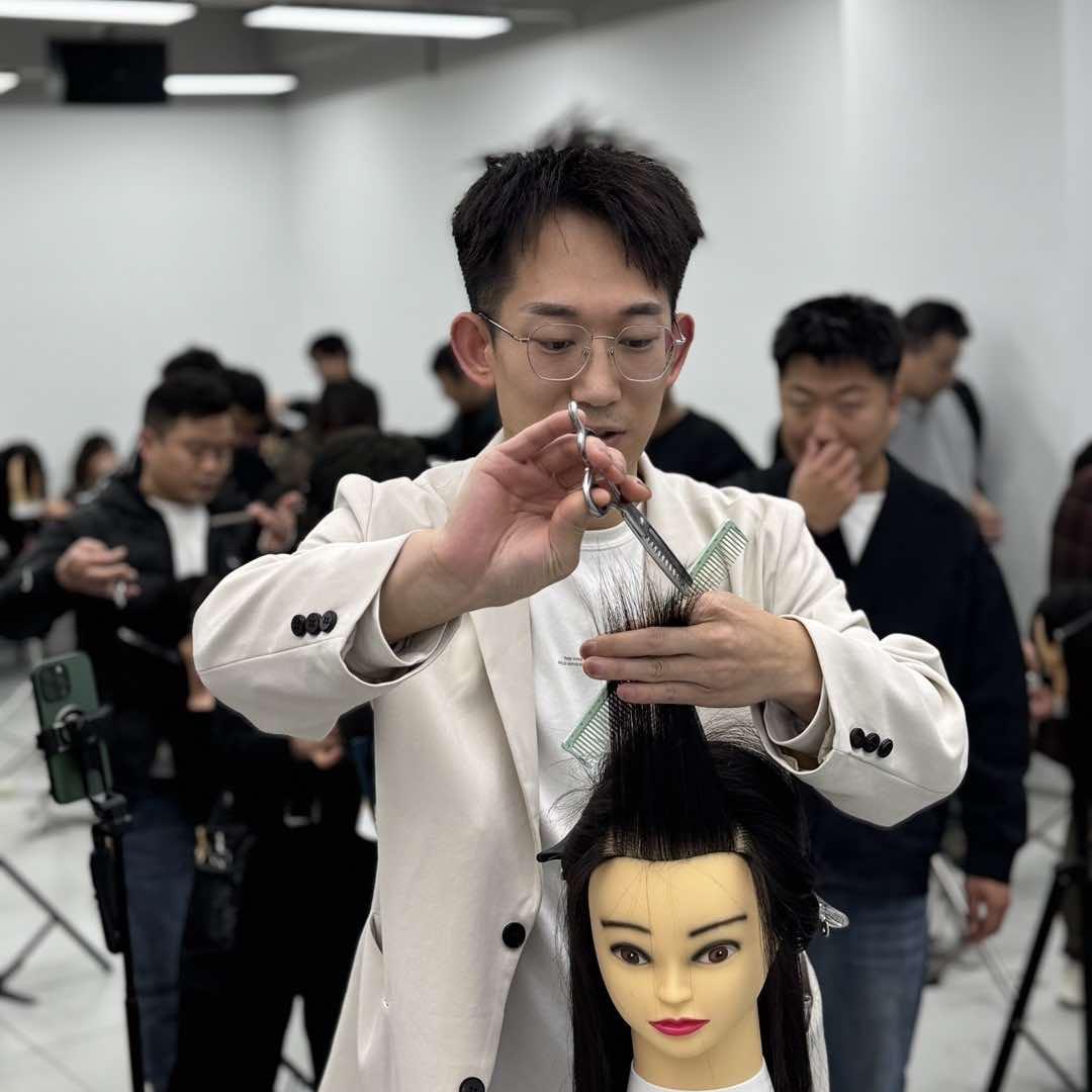 延安女士烫发毛毛（焦点造型）
